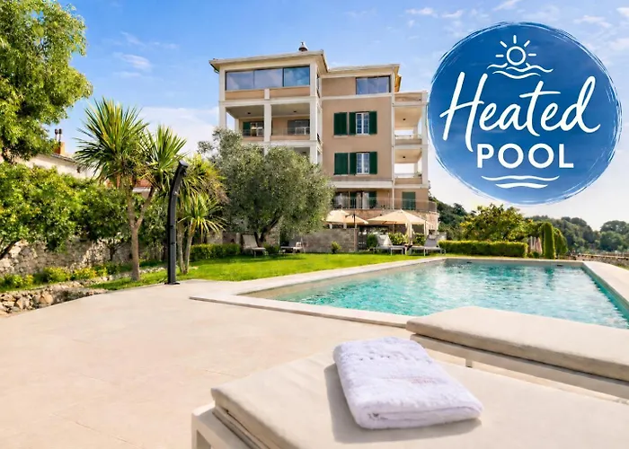 Hresc M 招待所 4*